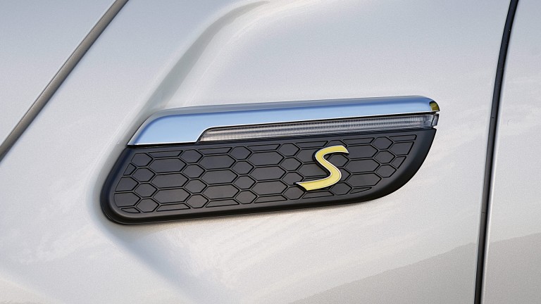 MINI  Cooper SE со три врати – странични ознаки - дизајн