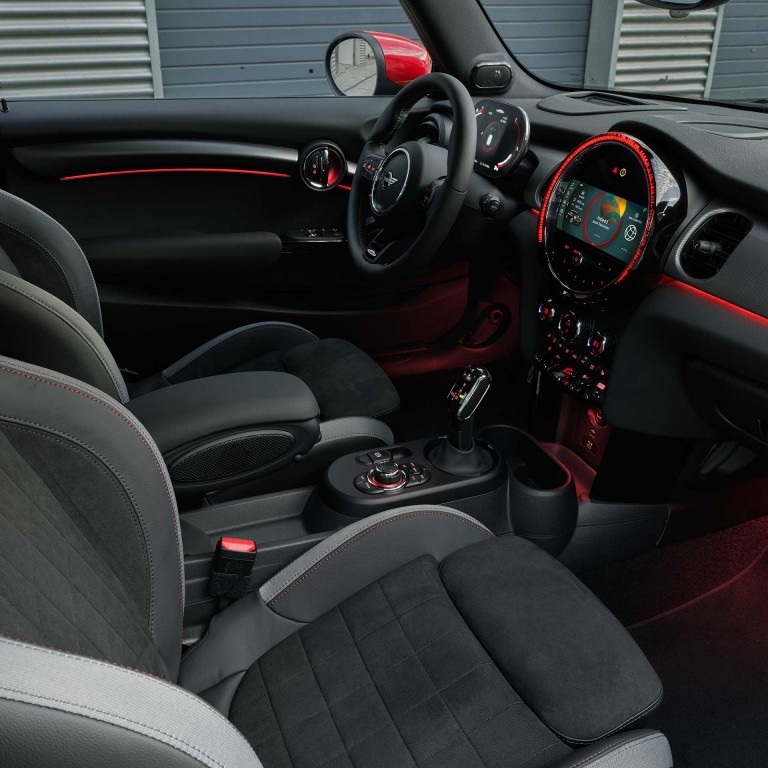 MINI John Cooper Works - ентериер - поглед од 360 °