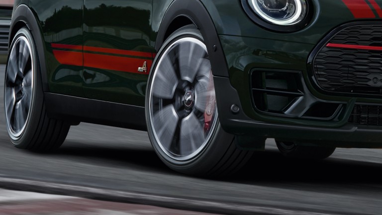 MINI John Cooper Works Clubman - преден поглед - тркачка патека 