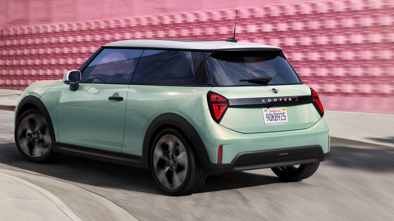 MINI Cooper 3- врати - мозаик - возачко искуство