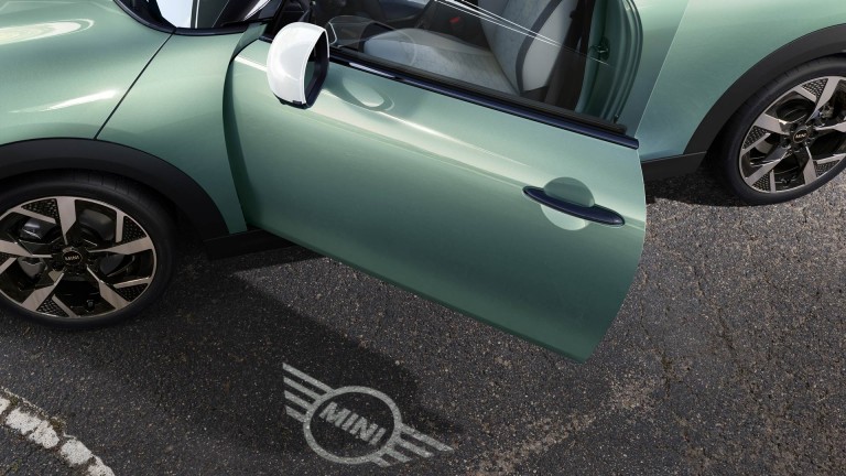 MINI Cooper 3- врати - дигитално искуство - дигитален клуч