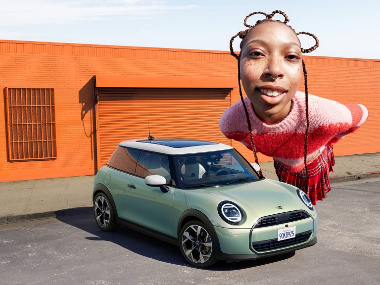 MINI Cooper 3- врати - возечко искуство - асистент за паркирање