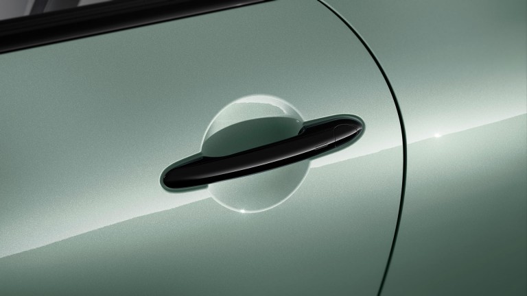 MINI Cooper 3-врати - галерија од надворешност - страничен поглед